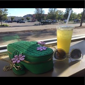 Meet your Posher, Cara